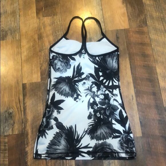 Lululemon tank top 2 (2847) - Picture 3 of 5